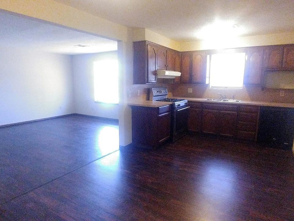 kitchen & livingroom