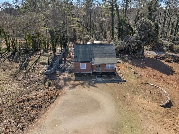 3rd image of 3095 Rainbow Dr