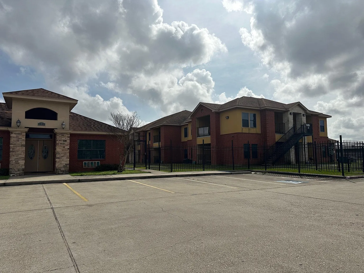 3 bed, 2.0 bath, 1300 sqft, $1,495 — Photo 3