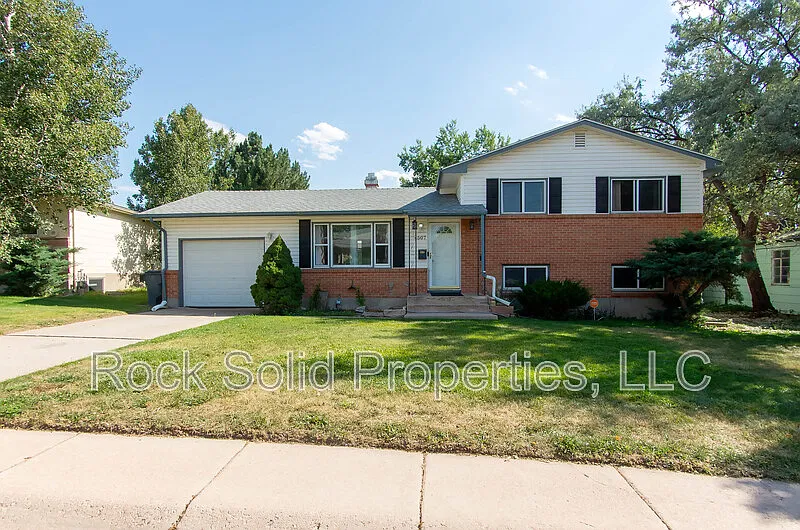3 bed, 2.0 bath, 1560 sqft, $1,895 — Photo 1