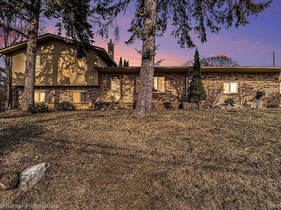 1st image of 1275 Larch Pl