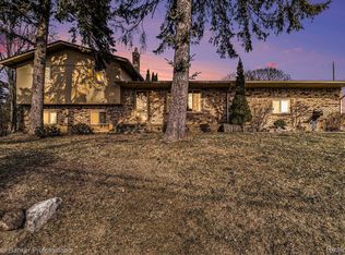 1275 Larch Pl, Waterford, MI 48328
