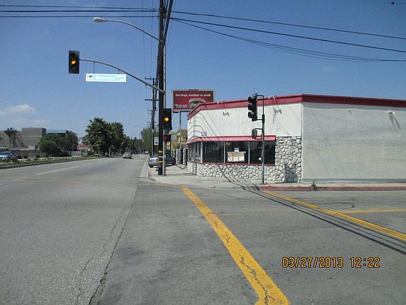 CORNER LOT, END UNIT