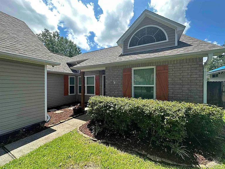 311 Mirabelle Dr — Photo 2