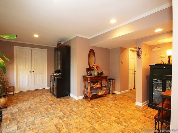 4th image of 113 Deerwoods Pl