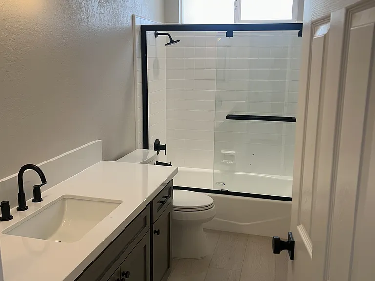 2430 Santa Ana Ave #10 — Photo 14