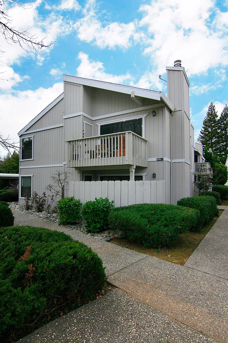 701 Mikkelsen Dr photo 1