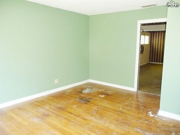 3rd image of 3305 Sherwood Ln