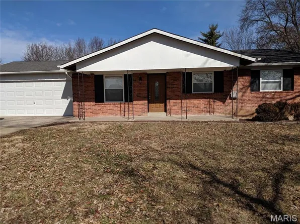 3212 Stonehenge Dr, Saint Charles, MO 63303