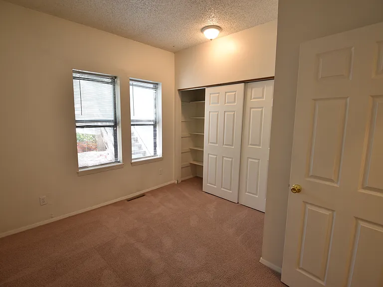 2927 Broadway St #2 — Photo 38