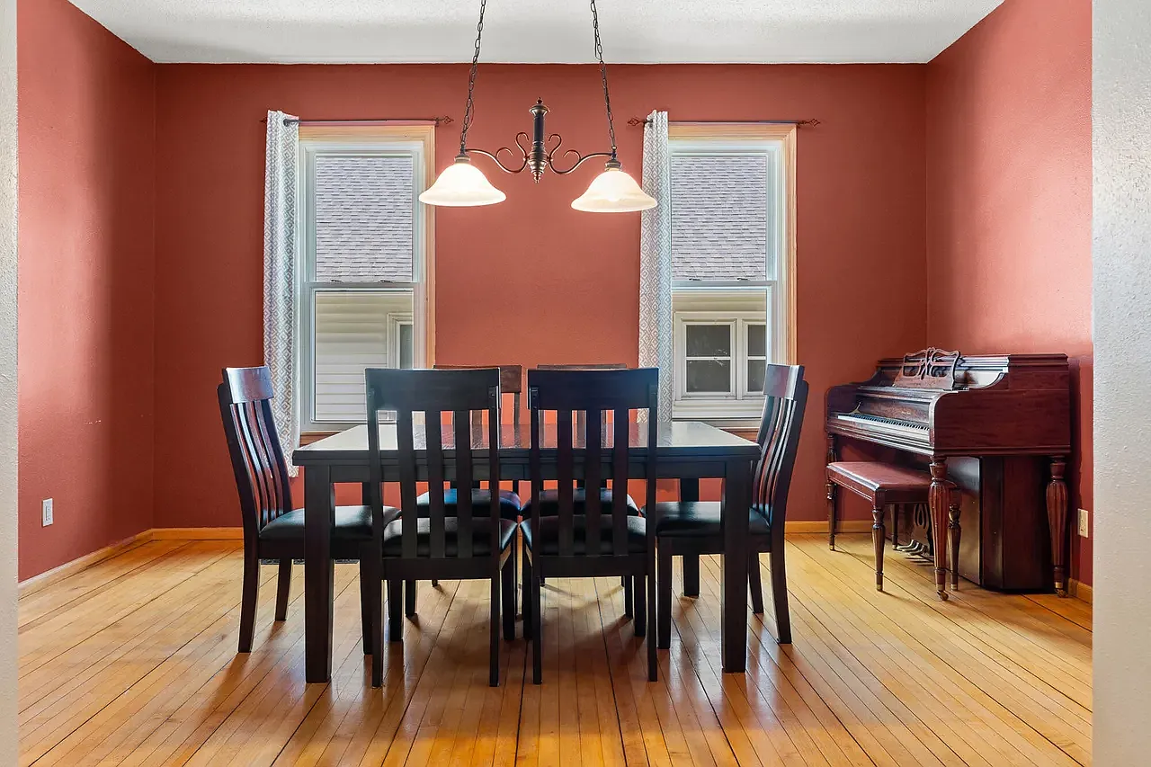 5 bed, 2976 sqft, $3,200 — Photo 3
