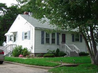 121 Villa Ave, Warwick, RI 02886