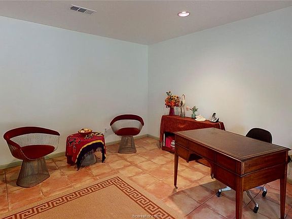 5th image of 1011 Madera Cir
