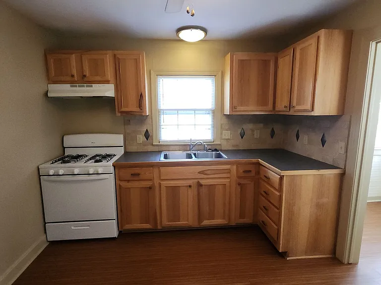 1416 N Detroit Ave — Photo 4