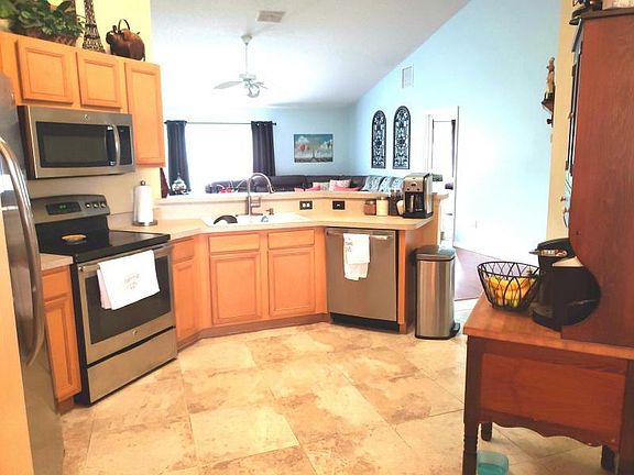 4th image of 2524 SW Edgarce St