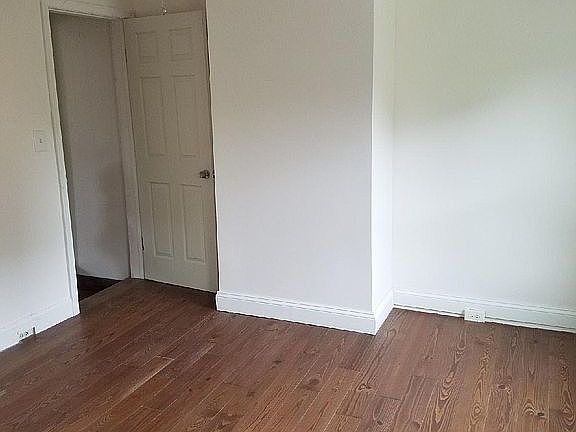 3rd Flr Bdr front of house