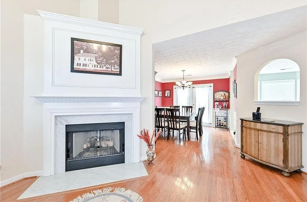3 bed, 1864 sqft, $2,400 — Photo 3