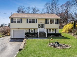 9 Pleasant Dr, Danbury, CT 06811