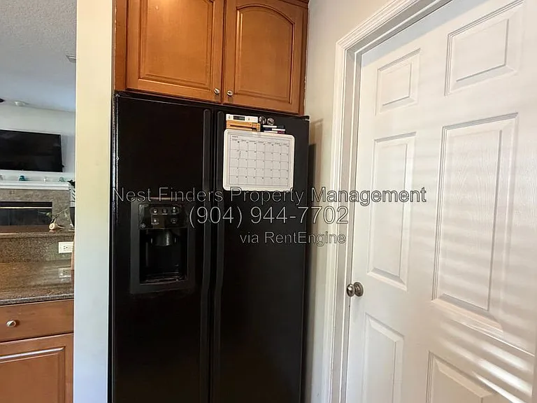 3886 Walsh St — Photo 10