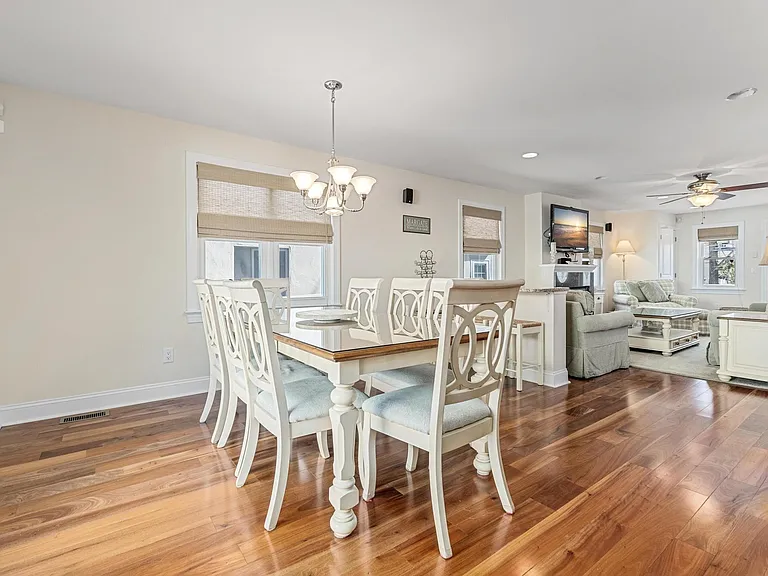 29 N Iroquois Ave — Photo 10