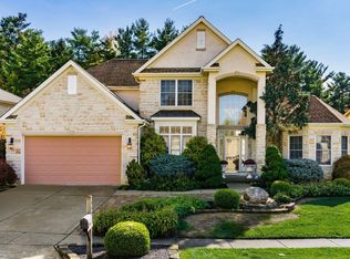 552 Stratshire Ln, Columbus, OH 43230