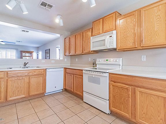 2nd image of 27985 N Gold Ln