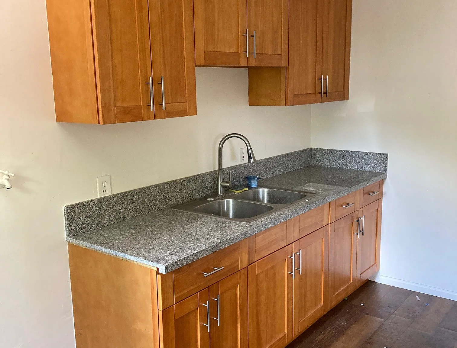 1 bed, 750 sqft, $2,000 — Photo 3