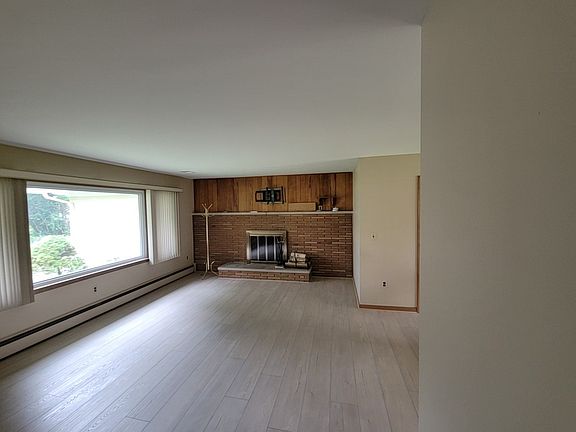4th image of 5561 Houghten St