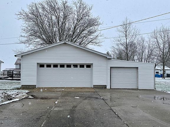 3rd image of 13865 Mound St