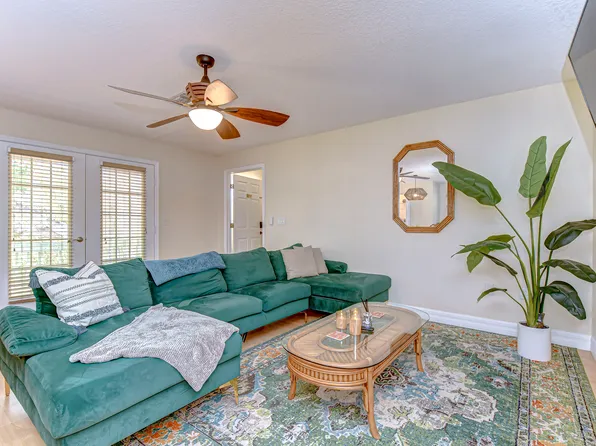 5114 33rd St E #1, Bradenton, FL 34203