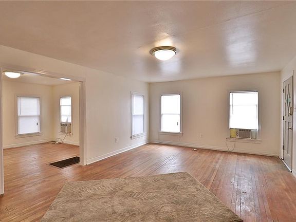 5th image of 2051 Edgemont Dr