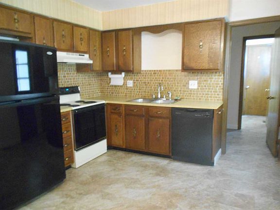 4th image of 2408 Saratoga Dr