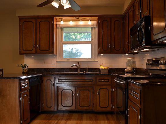 2nd image of 1775 Warfield Dr