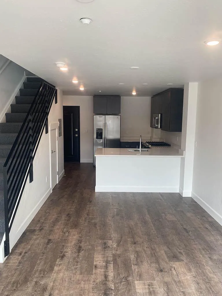 930 Blue River Pkwy — Photo 3