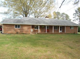 10 Jamestown Rd, Farmville, VA 23901