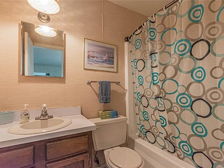 103 Royal Oak Dr — Photo 5