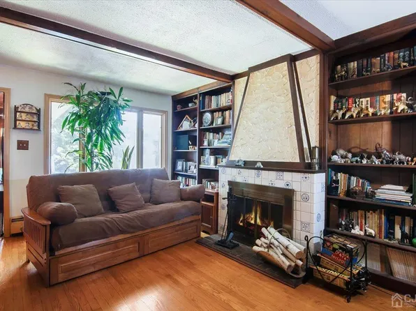 62 S Grove Ave, Hopelawn, NJ 08861