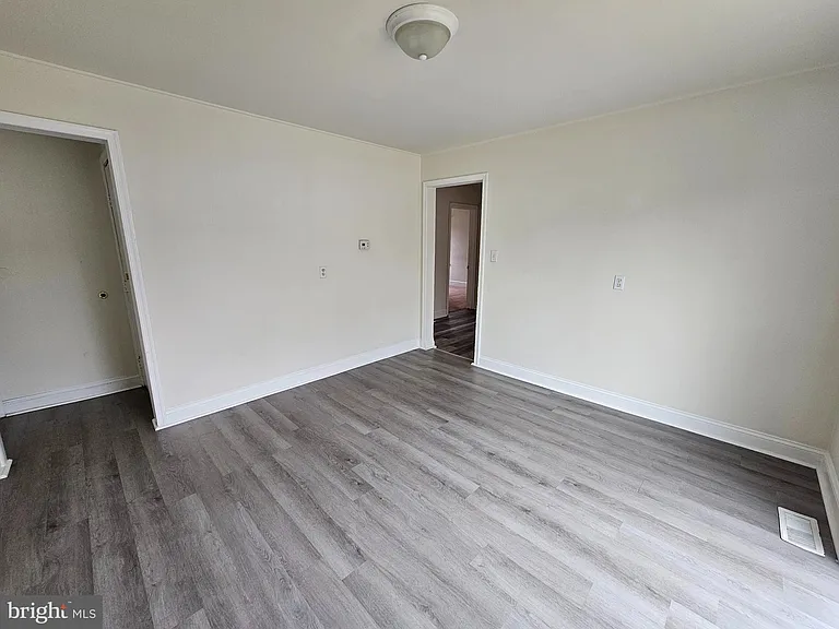73 Upland Ave — Photo 10