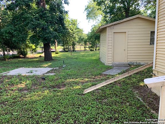 2nd image of 1603 Lennon Ave
