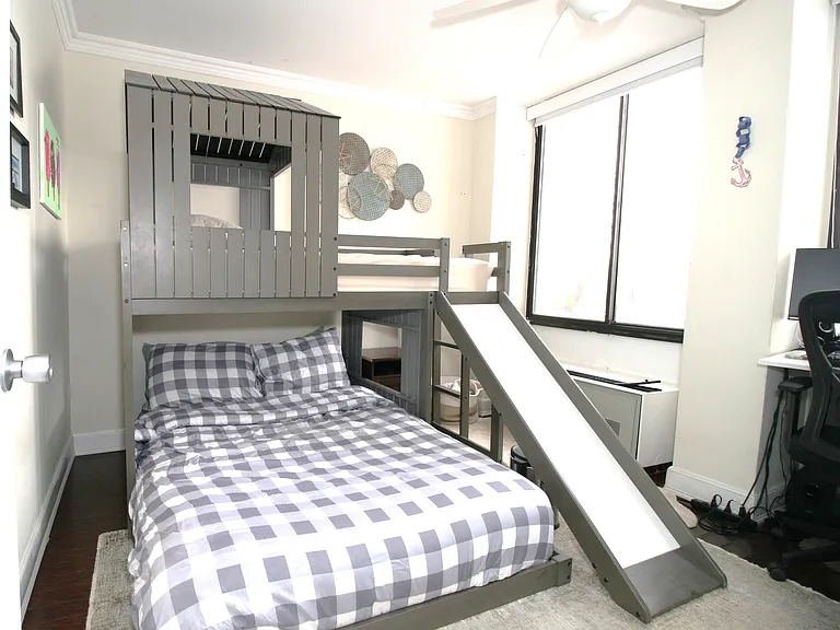 300 Winston Dr #L05 — Photo 8