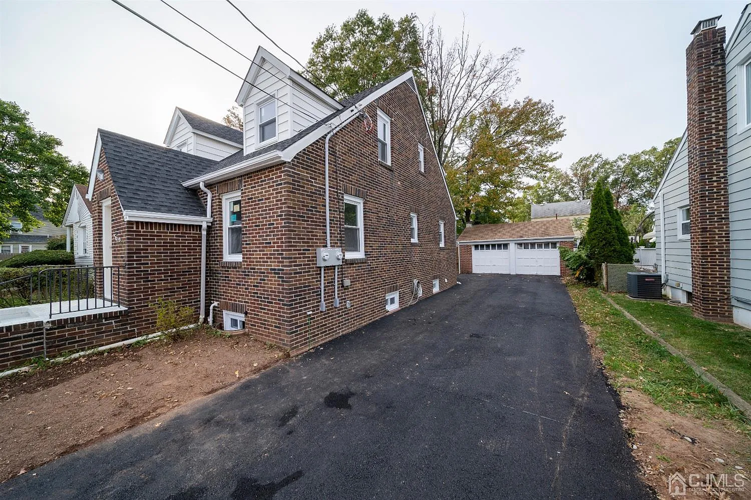 57 Linden St photo 1