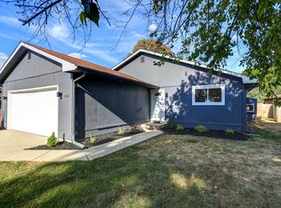 608 Irvine Rd, Champaign, IL 61822