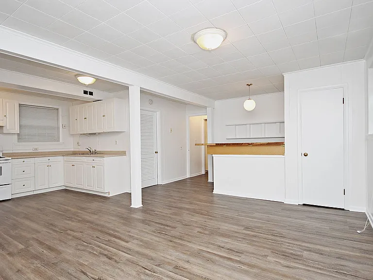 2423 Sunset Rd #B — Photo 2