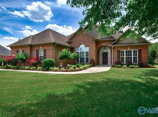 2824 Winterberry Way SE, Owens Cross Roads, AL 35763