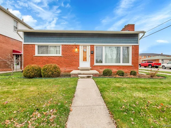 1161 Lincoln St, Wyandotte, MI 48192