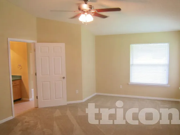 11509 Twin Oaks Trl — Photo 6