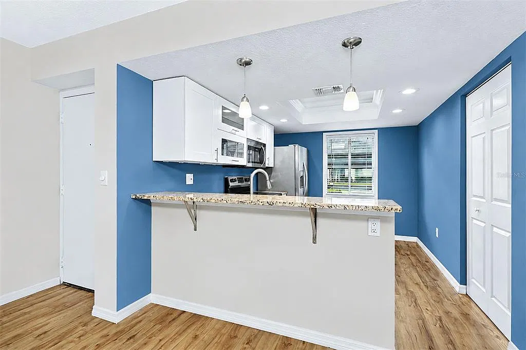 2 bed, 2.0 bath, 1054 sqft, $1,800 — Photo 3