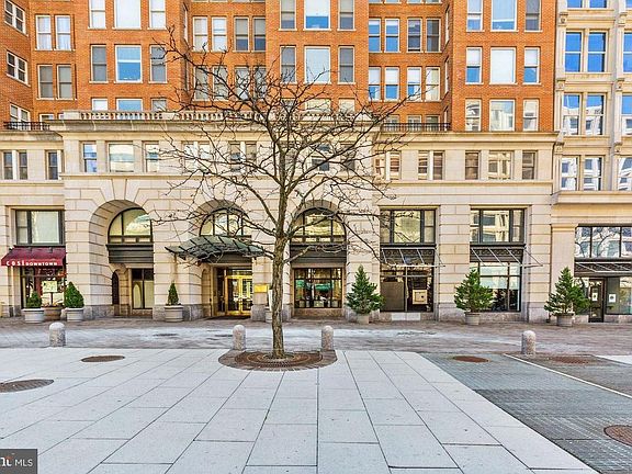 2nd image of 601 Pennsylvania Ave NW APT 211