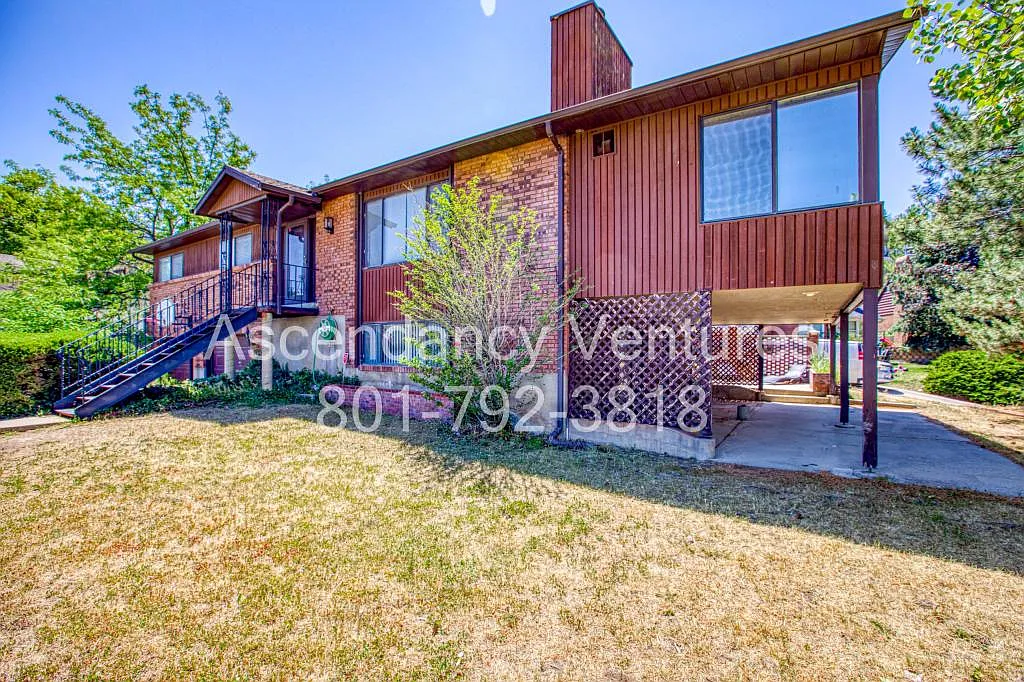 706 Buzianis Way — Photo 1