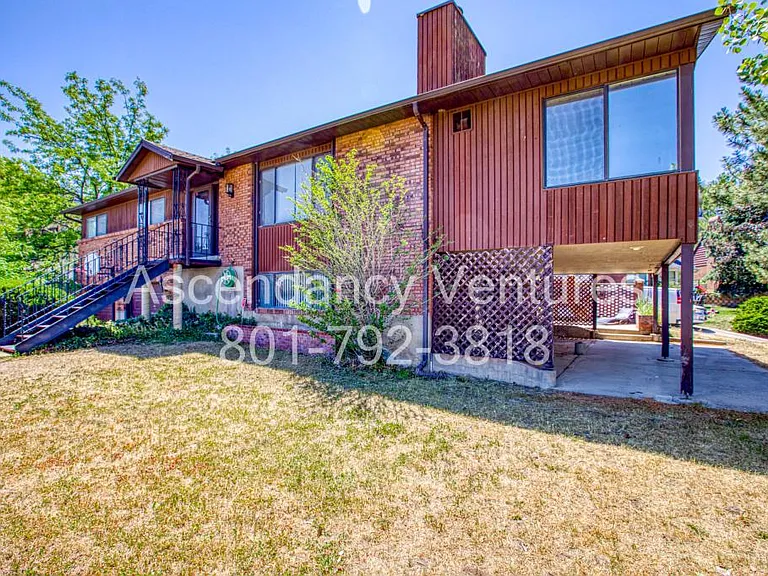 706 Buzianis Way — Photo 1